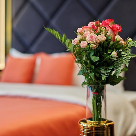 Hotel Pupin Novi Sad Exteriér fotografie A bouquet of flowers