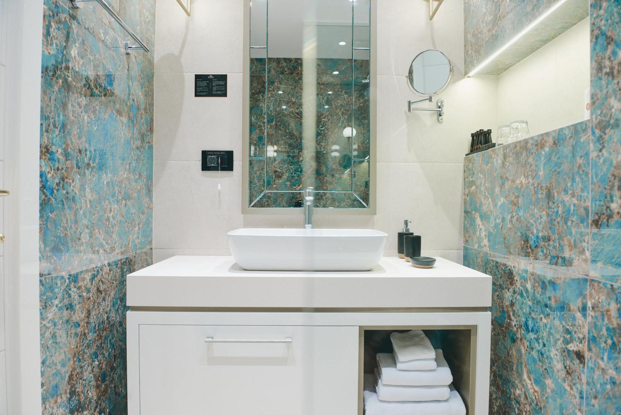 Hotel Pupin Novi Sad Exteriér fotografie Bathroom