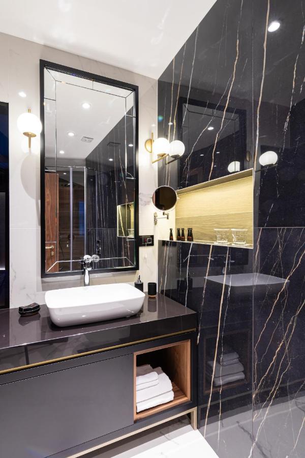Hotel Pupin Novi Sad Exteriér fotografie Bathroom