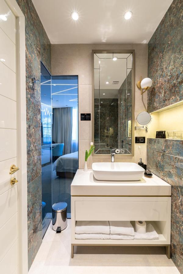 Hotel Pupin Novi Sad Exteriér fotografie Bathroom