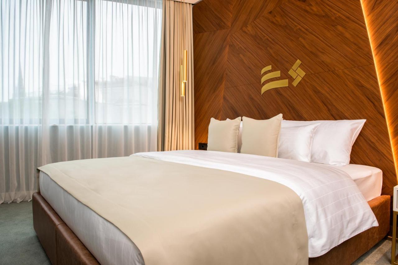 Hotel Pupin Novi Sad Exteriér fotografie A bedroom at the hotel