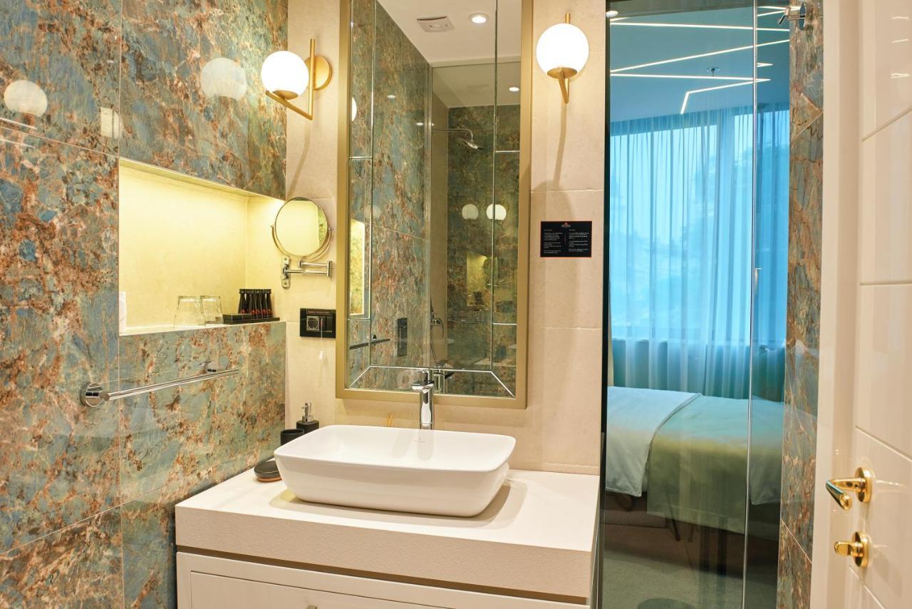 Hotel Pupin Novi Sad Exteriér fotografie Bathroom